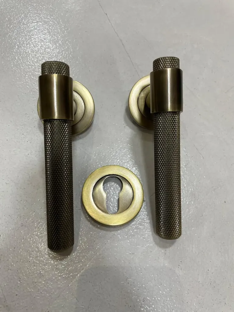 ZK62 PUNCH ANTIQUE ROS CYL DOOR HANDLE