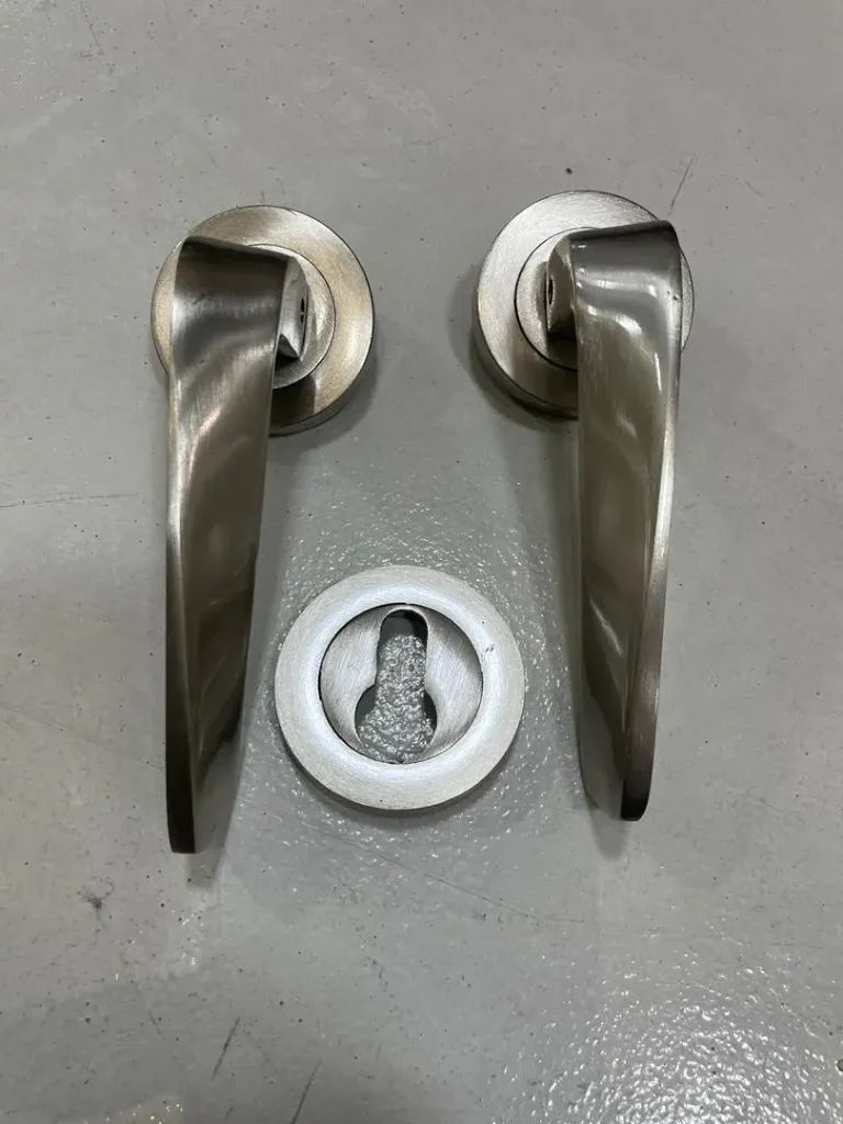 AL27 VADI SATINE ROS CYL DOOR HANDLE