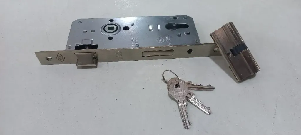 MORTISE 85/45 W 68MM BRASS CYLINDER W 3 BRASS KEYS SN SATINE